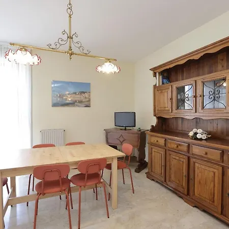 De Chi E De La דירה *