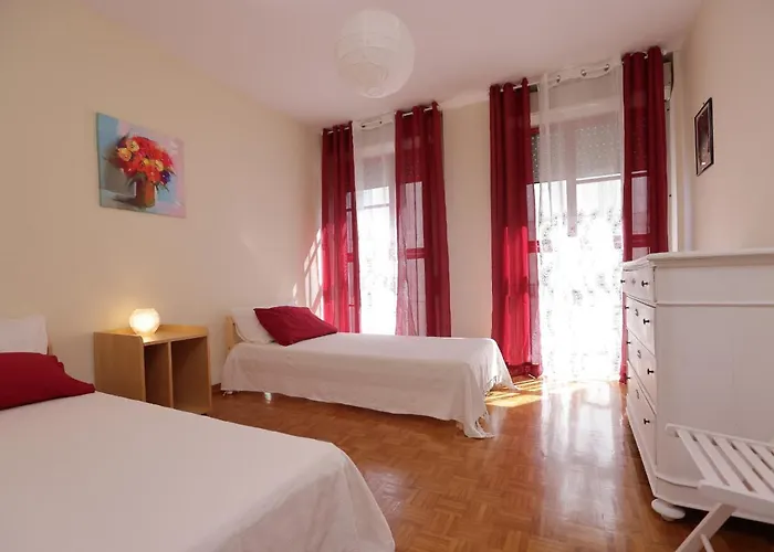 De Chi E De La Sestri Levante