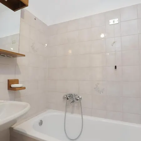 Apartment De Chi E De La